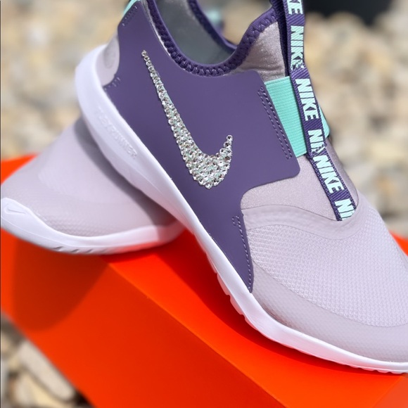 New in box Nike flex runner custom with Swarovski crystals - Picture 3 of 4